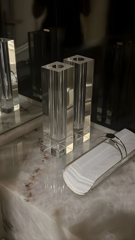 Vasos Cristal sobre mármore